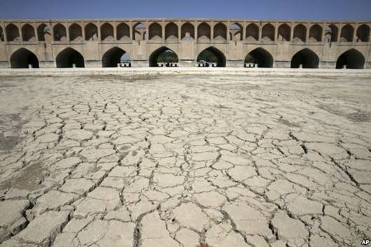 کمبود آب موجب قطع شریان زایندهرود در بخش اعظمی از روزهای سال بود