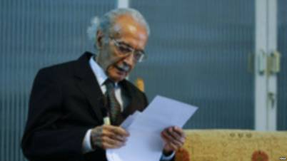 عبدالعلی ادیب برومند وکیل دادگستری بود و شعر میسرود.