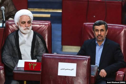 در کنار محمود احمدینژاد در افتتاحیه پنجمین دوره مجلس خبرگان در خرداد ۹۵